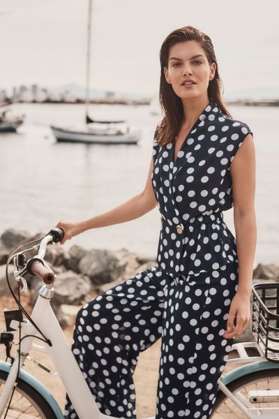 261250